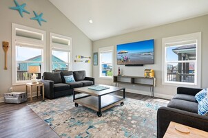 Casa, 3 habitaciones | Zona de estar | Una Smart TV, servicios de streaming