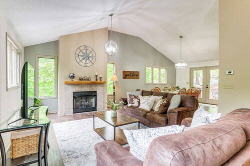 Spacious Massanutten Home w/ Hot Tub & Sauna!