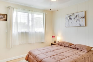 Apartment (2 Bedrooms) | Interior - Walk to Downtown Hilo: Condo w/ Pool Access! (Hilo)