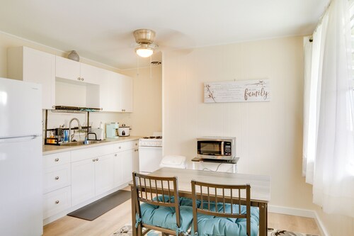 Walk to Downtown Hilo: Condo w/ Pool Access!