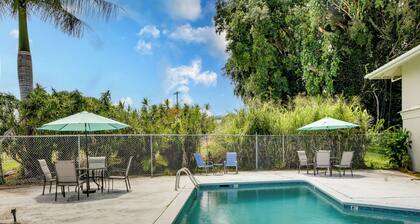 Walk to Downtown Hilo: Condo w/ Pool Access!