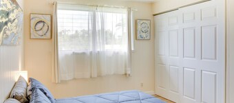 Walk to Downtown Hilo: Condo w/ Pool Access!