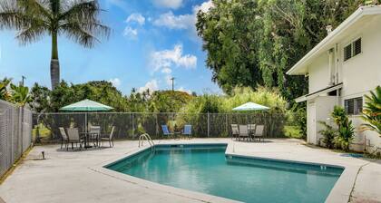 Walk to Downtown Hilo: Condo w/ Pool Access!