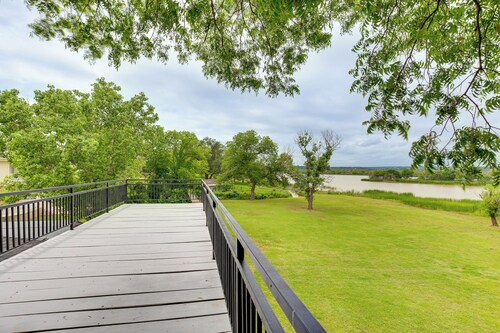 Granbury Home w/ Lake Views ~ 6 Mi to Boat Launch!