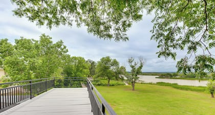 Granbury Home w/ Lake Views ~ 6 Mi to Boat Launch!