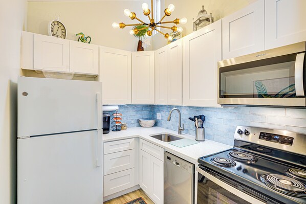 Apartment (1 Bedroom) | Interior - Walk to Beach & Dining! PCB Condo w/ Patio & Pool (Panama City Beach)