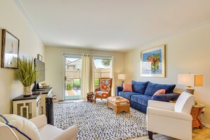 Interior - Walk to Beach & Dining! PCB Condo w/ Patio & Pool (Panama City Beach)