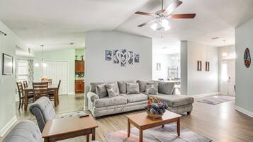 House (5 Bedrooms) | Front of property