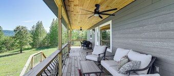 Arkansas Retreat w/ Deck, Fire Pit & Mtn Views!
