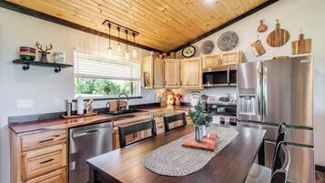 House (2 Bedrooms) | Interior