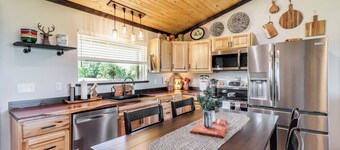 Arkansas Retreat w/ Deck, Fire Pit & Mtn Views!