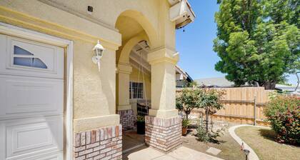 Fun-filled Backyard: Bakersfield Family Haven!