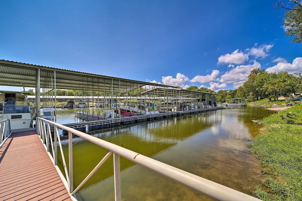 Half-mi To Grand Lake: Townhome W/ Hot Tub - Grand Lake O' the Cherokees, OK
