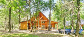 Private Hot Tub: Luxe Cabin in Broken Bow!