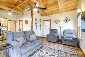 Interior - Newport Retreat: 12 Mi to Great Smoky Mountains! (Newport)