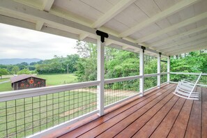 Interior - Newport Retreat: 12 Mi to Great Smoky Mountains! (Newport)