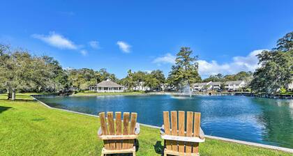 Condo w/ Amazing Amenities: 1 Mi to Beach!