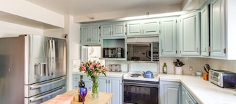 Beautiful Kernville Home w/ Game Room & Mtn Views!