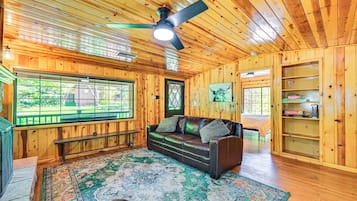 ู
ูุฒู (2 Bedrooms) | ุงูู
ูุดุฃุฉ ู
ู ุงูุฏุงุฎู