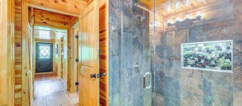 Hike & Snow Play! Creekside Cabin in Payson