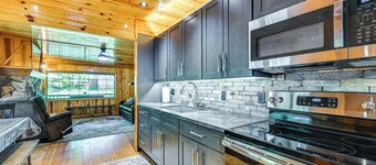 Hike & Snow Play! Creekside Cabin in Payson