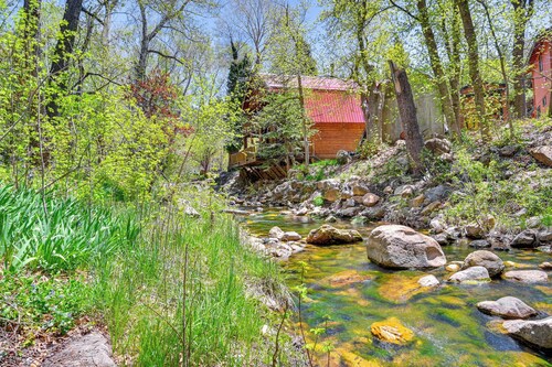 Hike & Snow Play! Creekside Cabin in Payson