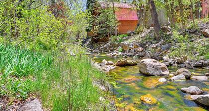 Hike & Snow Play! Creekside Cabin in Payson