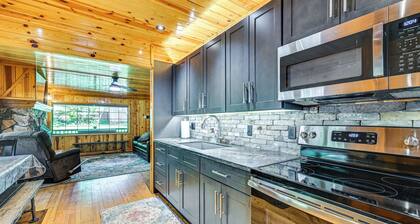 Hike & Snow Play! Creekside Cabin in Payson