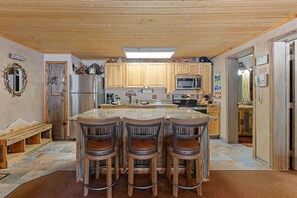 Fridge, microwave, oven, stovetop - Quiet Fall River Escape • Fireplace • Close to RMNP (Estes Park)