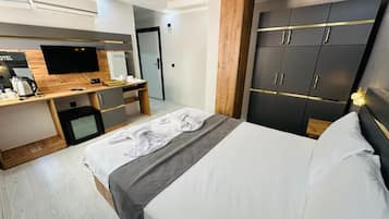 Espacio para trabajar con laptop y wifi gratis