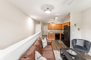 Smart TV, offices - Close to Redstone Arsenal w King Bed, Gym, Pool, Parking (Huntsville)