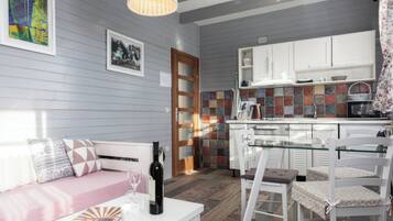 Télévision à écran plat de 32 pouces avec chaßnes par satellite