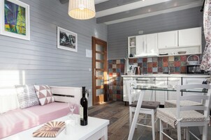 Televisión de pantalla plana de 32 pulgadas con canales por satélite