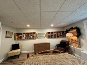 1 camera, una scrivania, ferro/asse da stiro, culla da viaggio