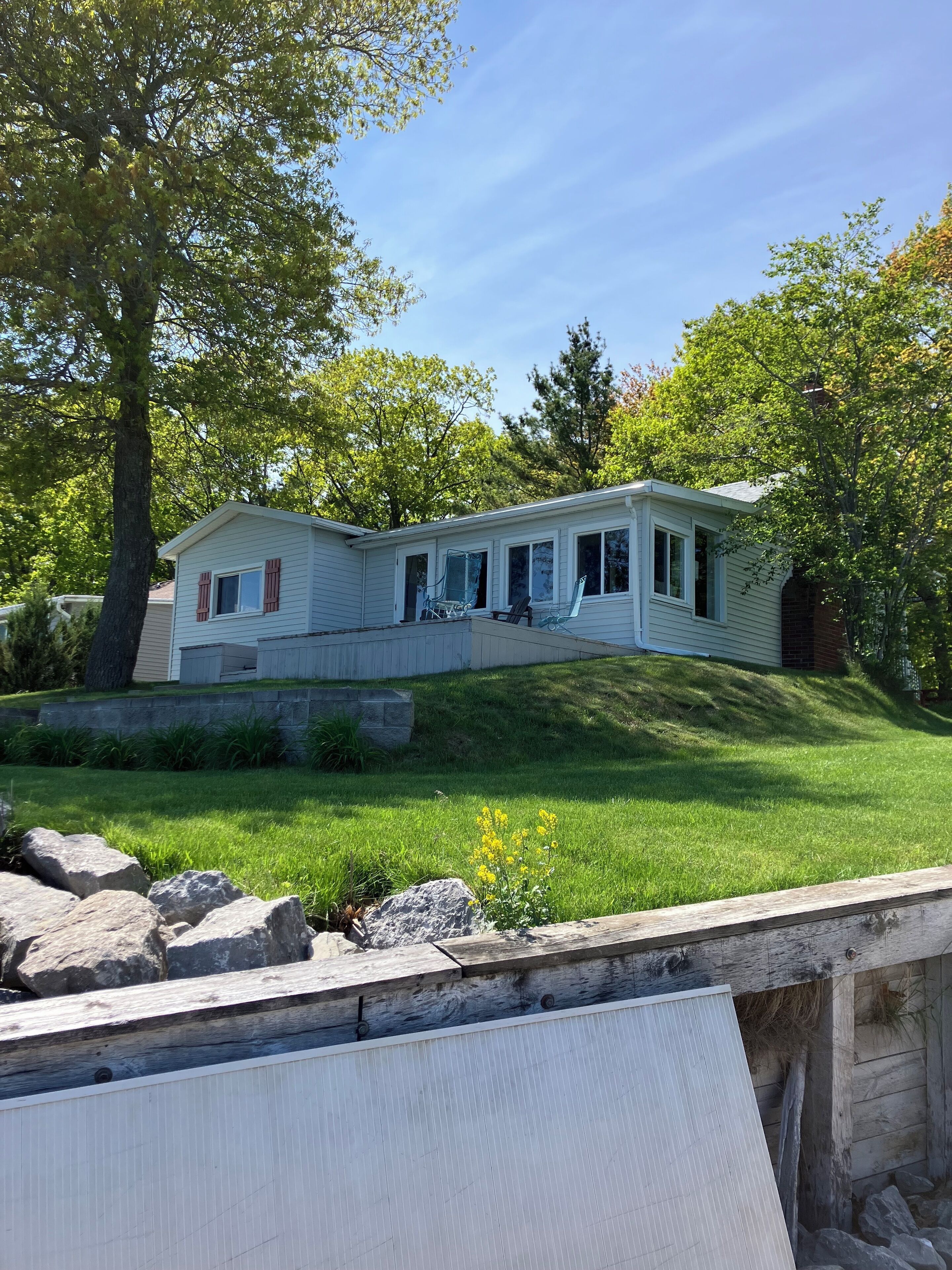 Waterfront- Lake Huron Cottage Quiet Retreat