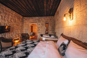 Rideaux occultants, chambres insonorisées, fer et planche à repasser