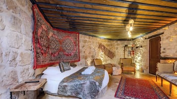 Junior Room | Blackout curtains, soundproofing, iron/ironing board, free WiFi