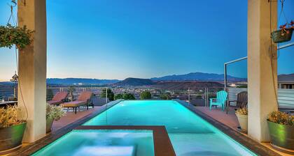 Luxurious Home w Panoramic Views + Infinity Pool!