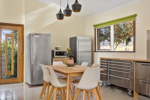 Dining - Stella Rose Cottage Enchanting Riverfront Retreat (Rosevears)