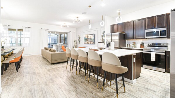 Fridge, microwave, oven, stovetop - Last Minute Disney! Private Pool, Hot Tub, Game Room & Themed Bedrooms. Book Now! #111043 (Orlando)