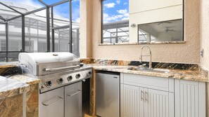 Fridge, microwave, oven, stovetop - Last Minute Disney! Private Pool, Hot Tub, Game Room & Themed Bedrooms. Book Now! #111043 (Orlando)