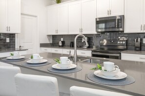 Fridge, microwave, oven, stovetop - Last Minute Disney! Private Pool, Hot Tub, Game Room & Themed Bedrooms. Book Now! #105269 (Orlando)