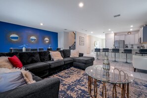 Smart TV - Last Minute Disney! Private Pool, Hot Tub, Game Room & Themed Bedrooms. Book Now! #110707 (Orlando)