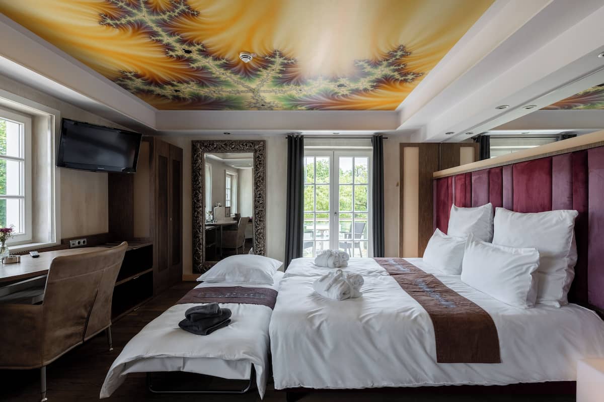 Family Room | Minibar, in-room safe, individually decorated, desk