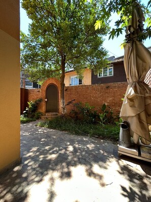 Property grounds - Villa with Private Garden, BBQ, Sauna and Turkish Bath in Balat (Istanbul)