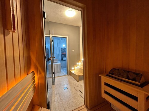 Villa with Private Garden, BBQ, Sauna and Turkish Bath in Balat