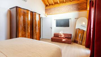4 habitaciones, caja de seguridad en la habitación y escritorio