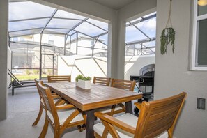 屋外ダイニングエリア