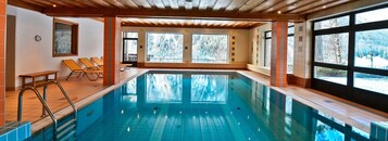 Schwimmbecken