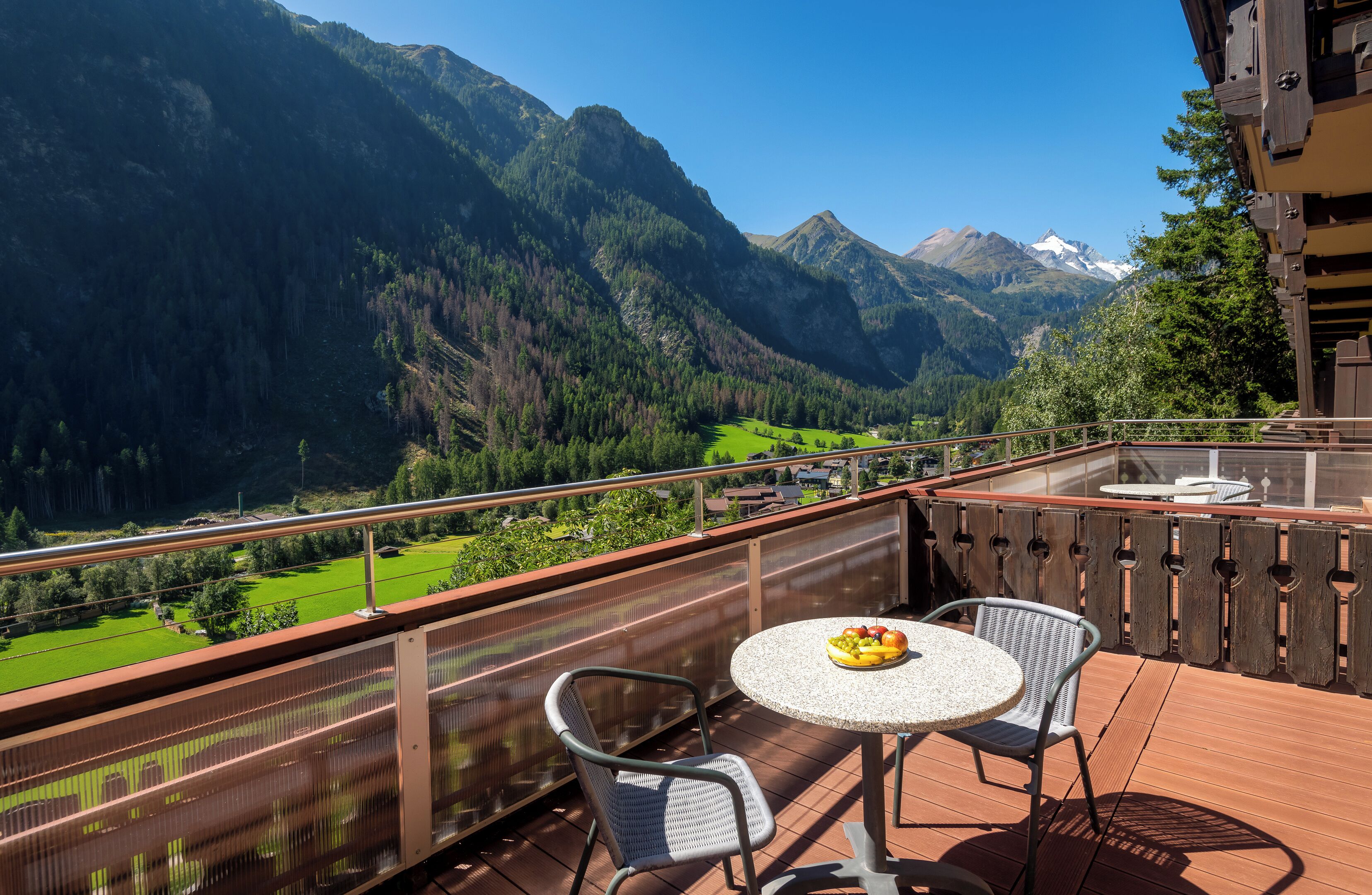 Quarto standard, vista para a montanha | Cofres nos quartos, escrivaninha, espaço de trabalho para notebook